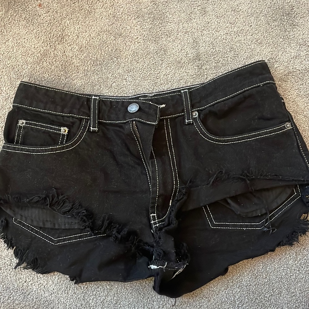 Black carmar jean shorts with white stitching